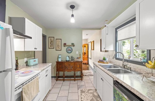 Picadome House | This house is a 2 bedroom(s), 1 bathrooms, located in Lexington, KY.