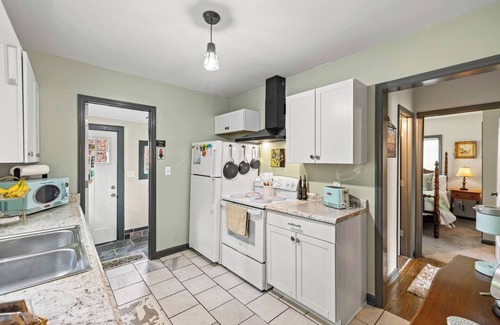 Picadome House | This house is a 2 bedroom(s), 1 bathrooms, located in Lexington, KY.