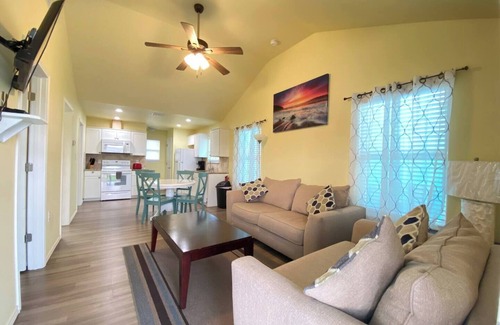 Rockport House | This house is a 2 bedroom(s), 1 bathrooms, located in Rockport, TX.