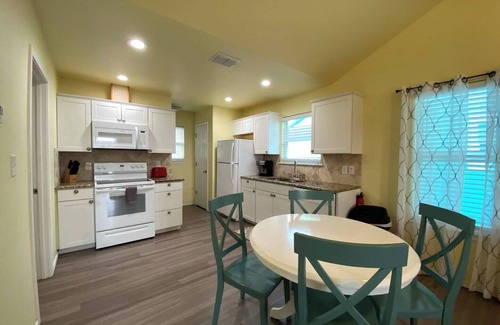 Rockport House | This house is a 2 bedroom(s), 1 bathrooms, located in Rockport, TX.