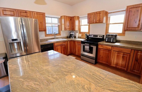 West University House | This house is a 2 bedroom(s), 3 bathrooms, located in Tucson, AZ.