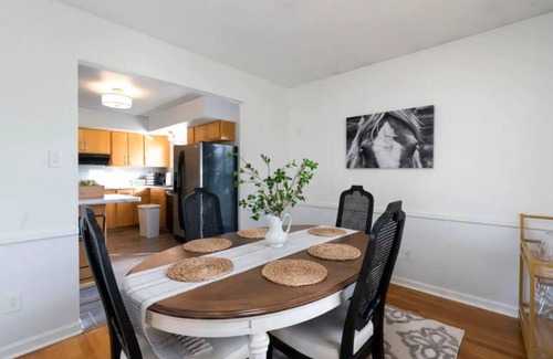 Lexington House | This house is a 3 bedroom(s), 2 bathrooms, located in Lexington, KY.