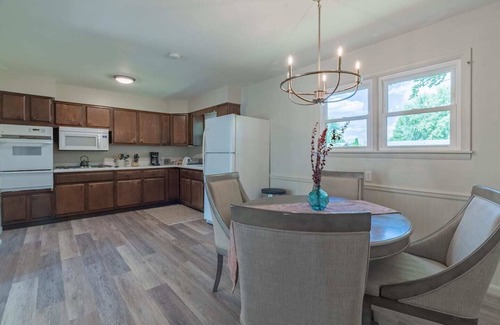 Gas City House | This house is a 3 bedroom(s), 1.5 bathrooms, located in Gas City, IN.
