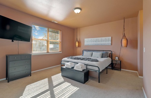 West Longview House | This house is a 3 bedroom(s), 2 bathrooms, located in Longview, WA.
