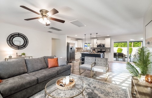 Papago Parkway House | This house is a 4 bedroom(s), 2 bathrooms, located in Scottsdale, AZ.