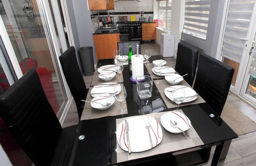 Peterborough House | This house is a 6 bedroom(s), 3 bathrooms, located in Peterborough, England.