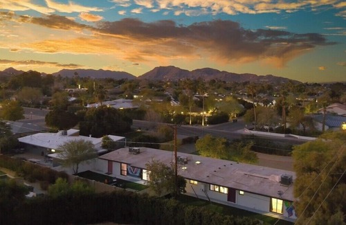 Camelback Park Estates House | This house is a 6 bedroom(s), 4 bathrooms, located in Scottsdale, AZ.