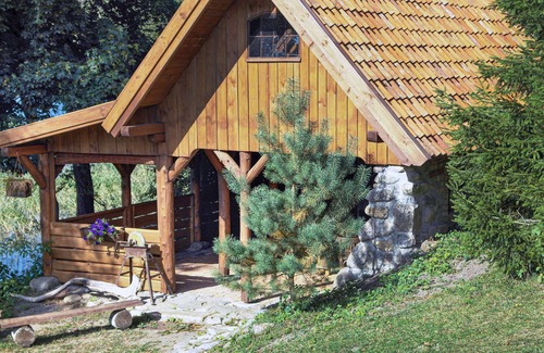 Milakowo House | This large cottage is located on an enclosed natural plot on the water (Noter Duzy lake) in Janowo.