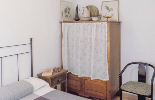 Torrent House | This lovely cottage in the countryside is located a few kilometers from supermarkets, shopping cente