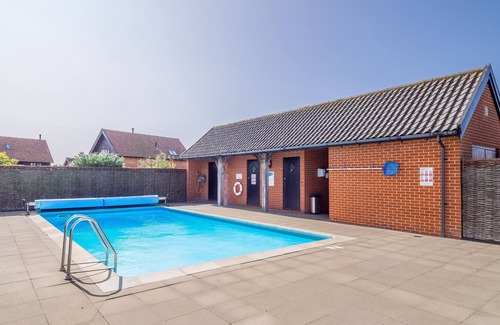 Bawdsey Apartment | This lovely holiday home on The Manor House Estate in Bawdsey provides a peaceful location for a fam