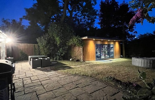 Chalfont St Peter House | This luxurious home features an outdoor gym, hot tub, BBQ area and cinema room.n