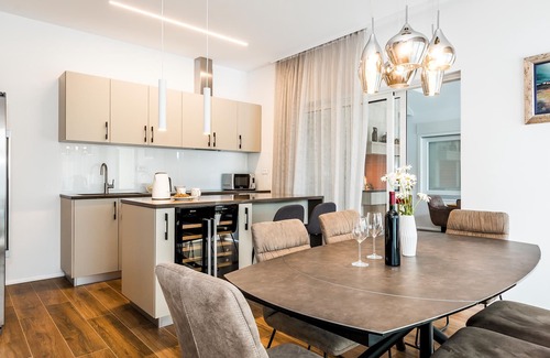 Gornje Planjane House | This luxuriously furnished holiday home is situated on a 1400 m² plot.