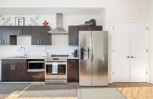 Edgehill Condo | This modern 1-bedroom, 1-bath condo is located in the heart of Downtown, just 1.2 miles from Broadway’s live music, incredible dining, and local attractions. Perfect for couples, solo travelers, or business guests.