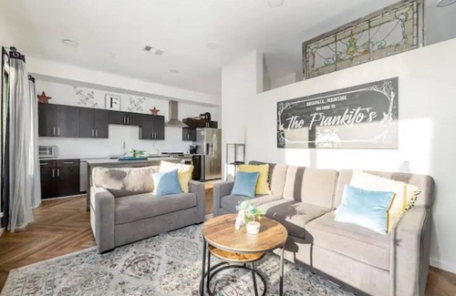 Edgehill Condo | This modern 1-bedroom, 1-bath condo is located in the heart of Downtown, just 1.2 miles from Broadway’s live music, incredible dining, and local attractions. Perfect for couples, solo travelers, or business guests.