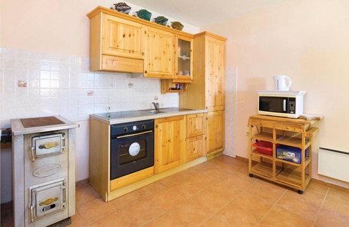 Glina House | This pretty little cottage is located in a quiet village very close to the river Kupa and is surroun