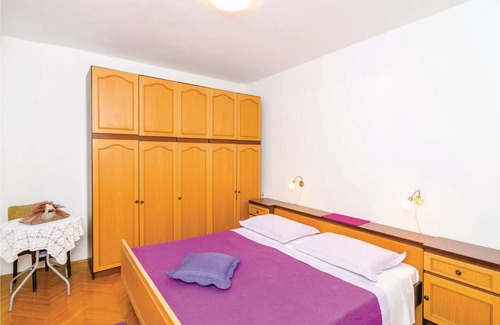 Kremena Apartment | This simply furnished vacation home is located in a family house in Kremena.
