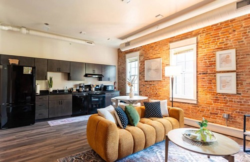 Ypsilanti Apartment | Thompson & Co Brick Loft KING