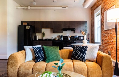 Ypsilanti Apartment | Thompson & Co Brick Loft KING