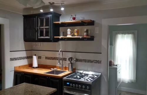 Springfield Apartment | Thompson Extended Stay- Close to everything. Large yard to unwind.