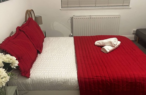 Thornton House | Thorn - Romance Deluxe Room