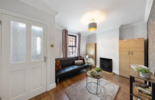 Chatham Villa | Thorold House Charming house for long stays