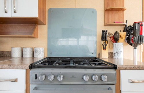 Cleethorpes Apartment | Thorpe Park Pass the Keys