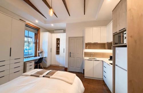 Three Anchor Bay Apartment | Three Anchor Heart