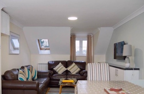 Le Vallon Apartment | Three Bed Apartment Overlooking Garden Ideal For Families