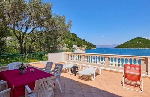 Prozurska Luka Apartment | Three bedroom apartment near beach Prožurska Luka, Mljet (A-22338-a)