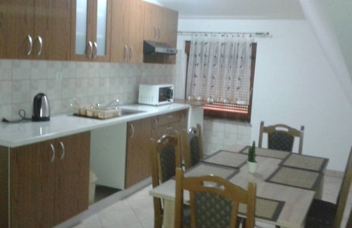 Irinovac Apartment | Three bedroom apartment with balcony Irinovac, Plitvice (A-17376-b)