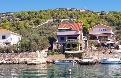 Kaprije Apartment | Three bedroom apartment near beach Kaprije (A-20012-b)