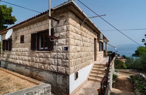 Splitska Apartment | Three bedroom apartment with terrace and sea view Splitska, Brač (A-2867-a)