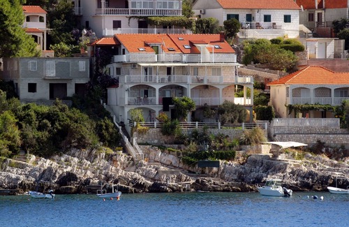 Zavalatica Apartment | Three bedroom apartment near beach Zavalatica, Korčula (A-182-a)