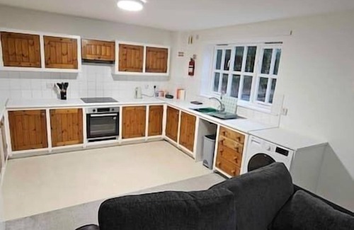 Mynydd Isa Apartment | Three-Bedroom Apartment Private Kitchen Pet-Friendly