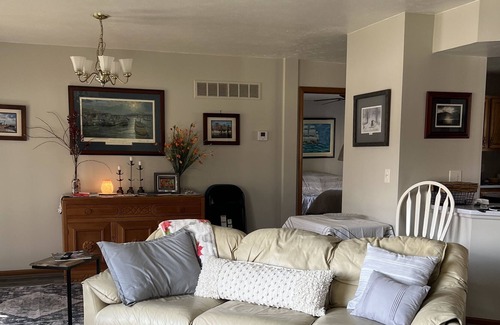 Logansport House | Three bedroom cottage on the Wabash river.