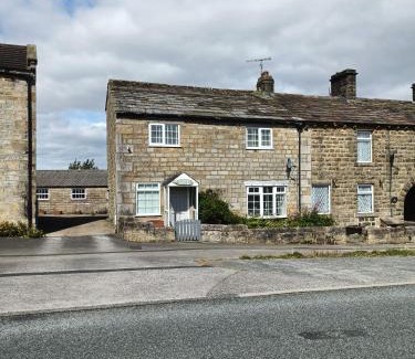 Darley House | Three Bedroom Countryside Cottage
