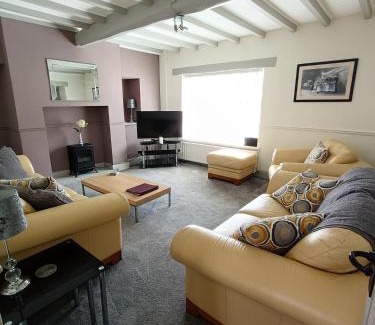 Darley House | Three Bedroom Countryside Cottage