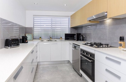Sandstone Point Apartment | Three Bedroom Harbourside Retreat