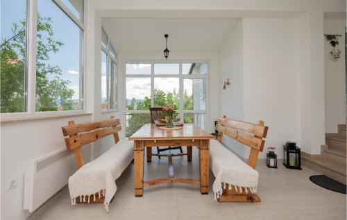 Imotski House | Three-Bedroom Holiday Home In Vinjani Donji