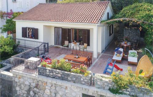 Crkvice House | Three-Bedroom Holiday Home In Crkvice