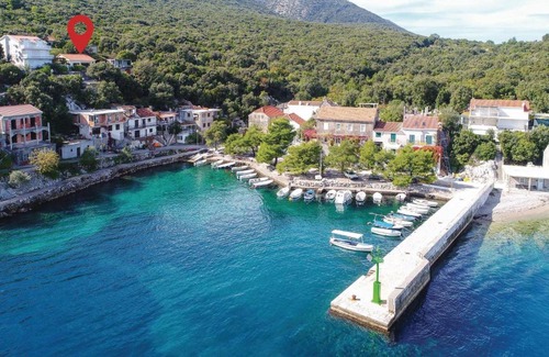 Crkvice House | Three-Bedroom Holiday Home In Crkvice