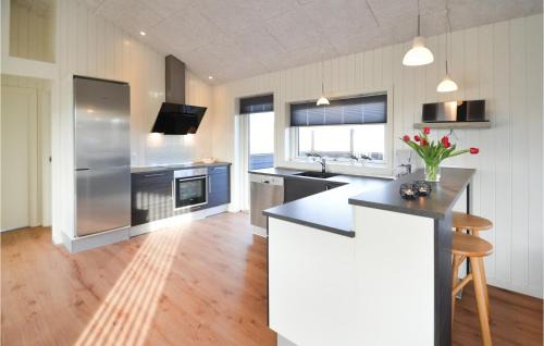 Bjerregard Strand House | Three-Bedroom Holiday Home In Hvide Sande