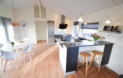 Bjerregard Strand House | Three-Bedroom Holiday Home In Hvide Sande