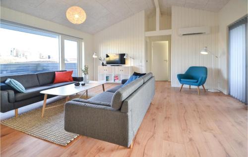 Bjerregard Strand House | Three-Bedroom Holiday Home In Hvide Sande