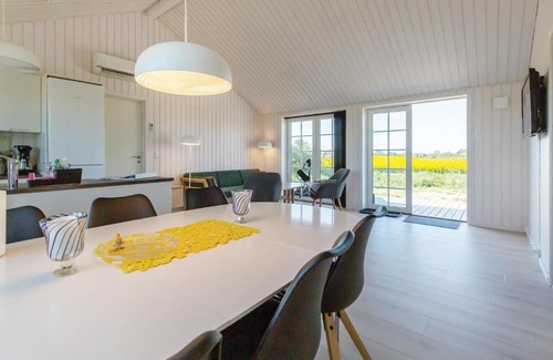 Havnsø House | Three-Bedroom Holiday Home in Follenslev