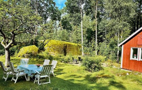 Hultsfred House | Three-Bedroom Holiday Home In Hultsfred