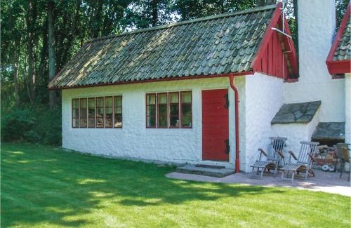 Kopingebro House | Three-Bedroom Holiday Home In Tomelilla