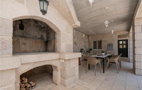 Zmijavci House | Three-Bedroom Holiday Home In Zmijavci
