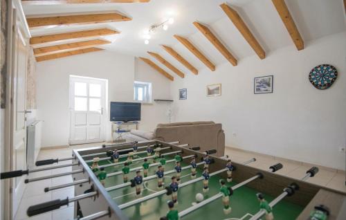 Zmijavci House | Three-Bedroom Holiday Home In Zmijavci