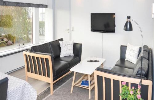 Ballum House | Three-Bedroom Holiday Home In Bredebro